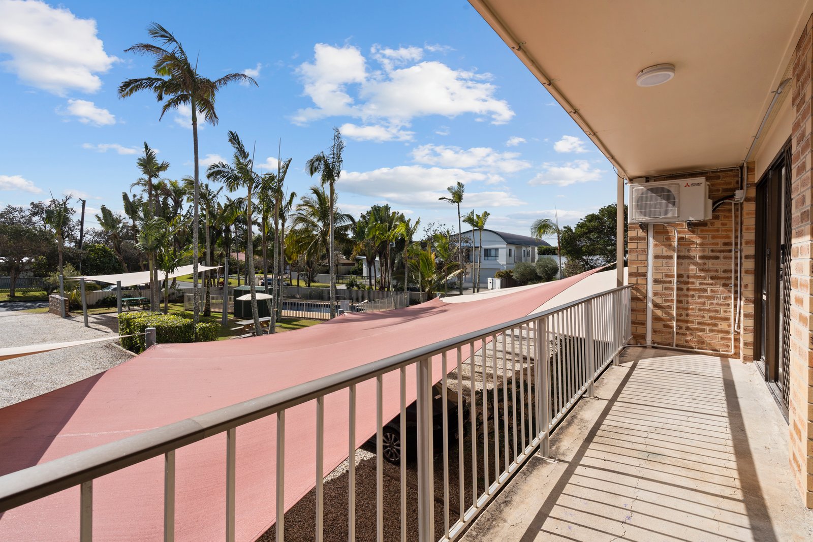 14/4 Boronia Avenue POTTSVILLE 9