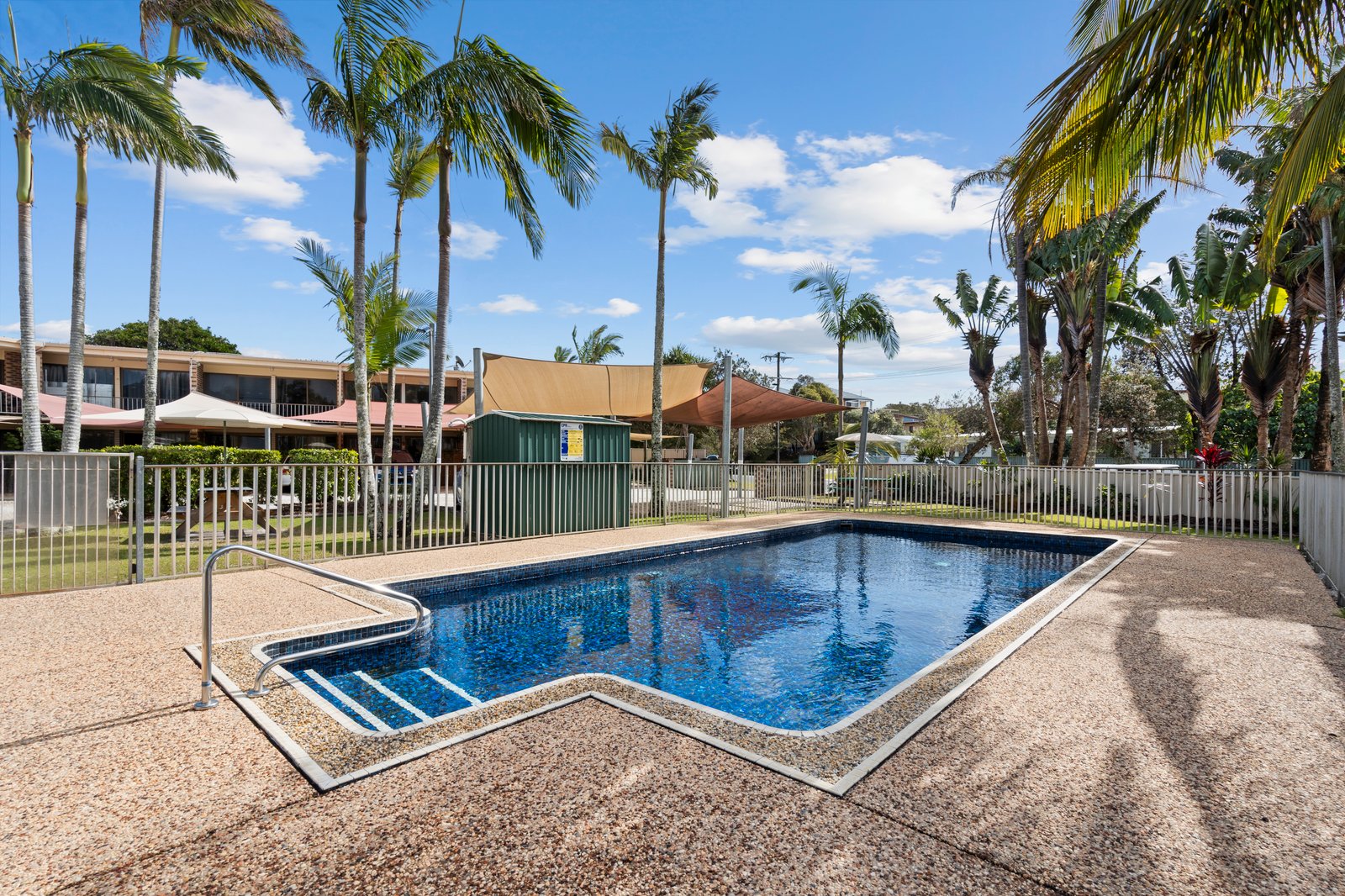 14/4 Boronia Avenue POTTSVILLE 10