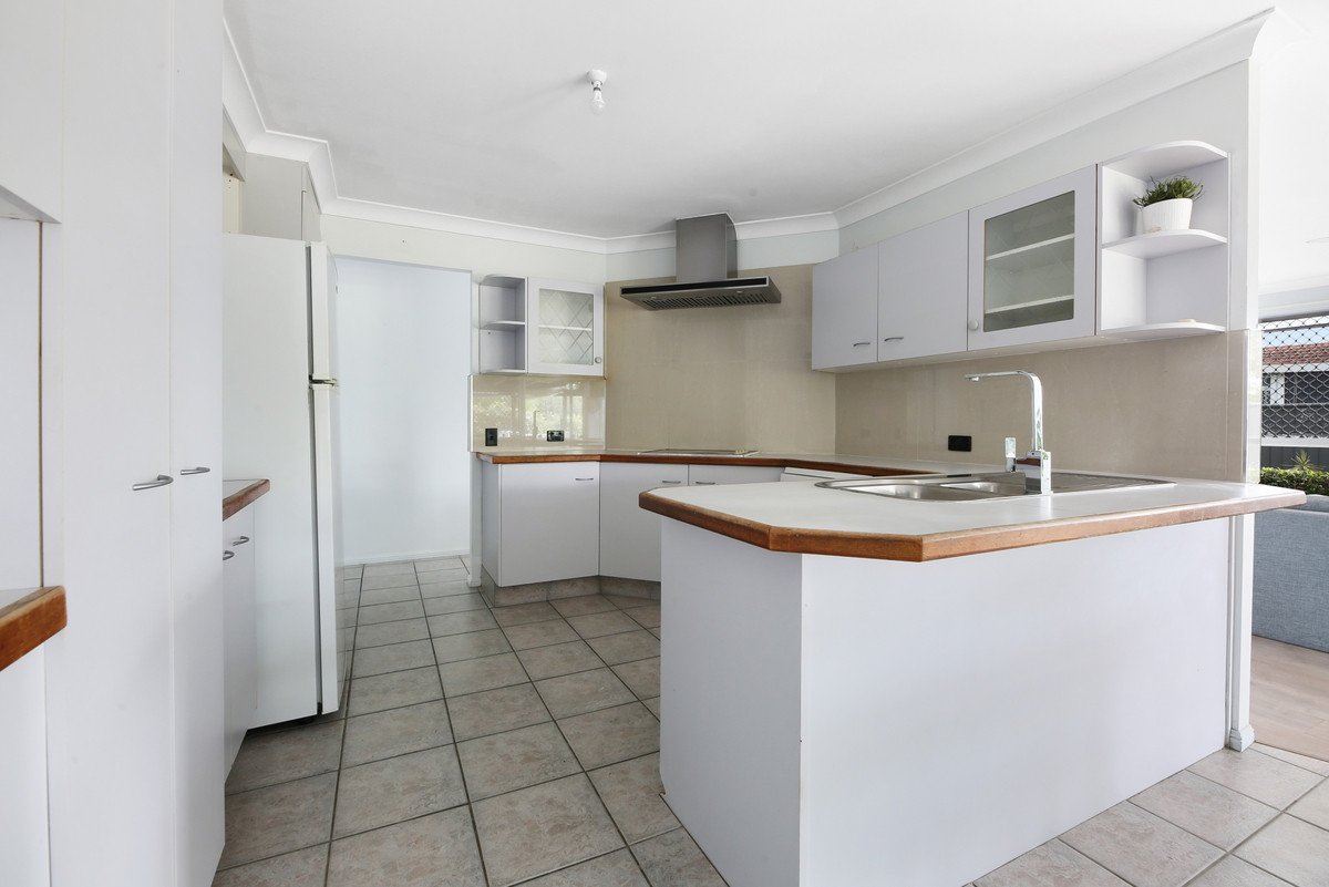 144 Christine Avenue BURLEIGH WATERS 17