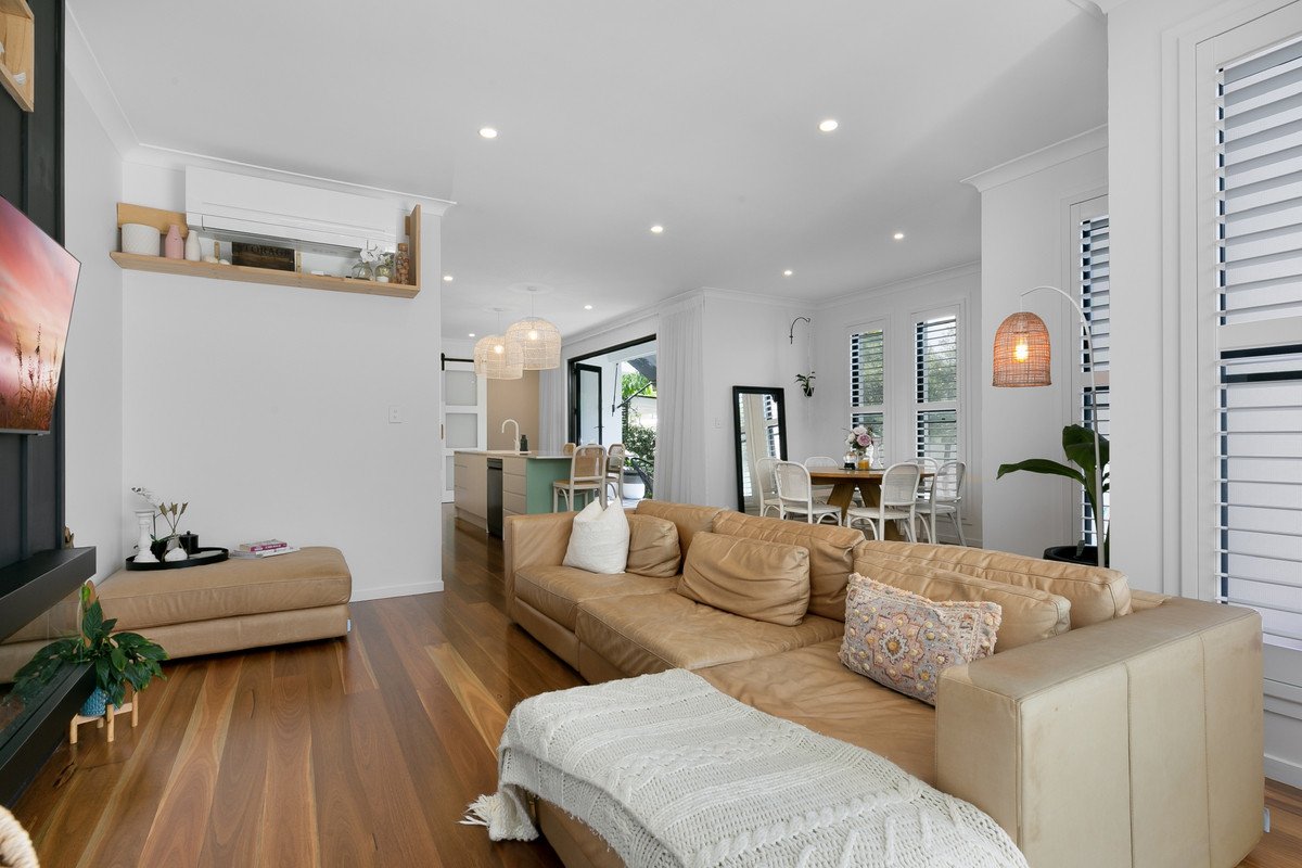 1/44 Dawn Parade Miami 10