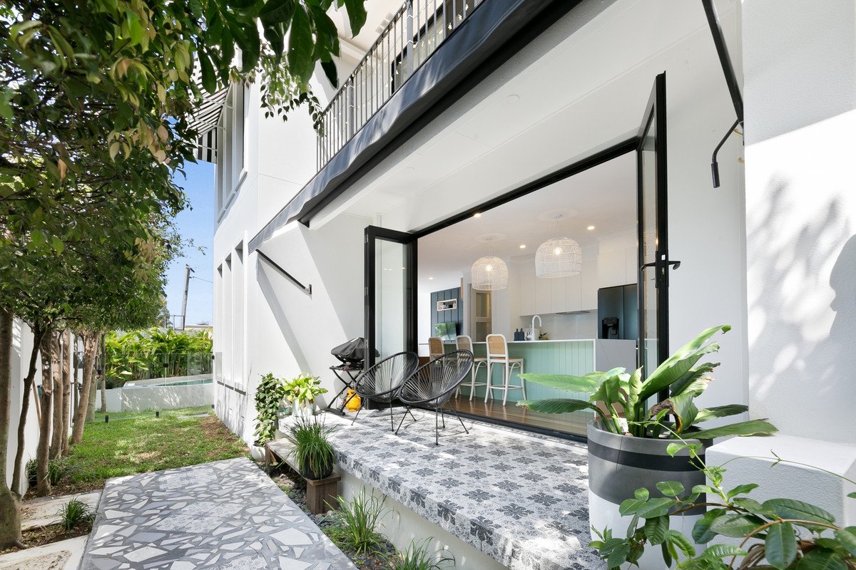 1/44 Dawn Parade Miami 22