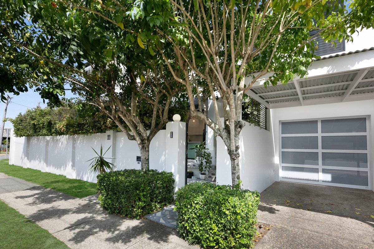 1/44 Dawn Parade Miami 24