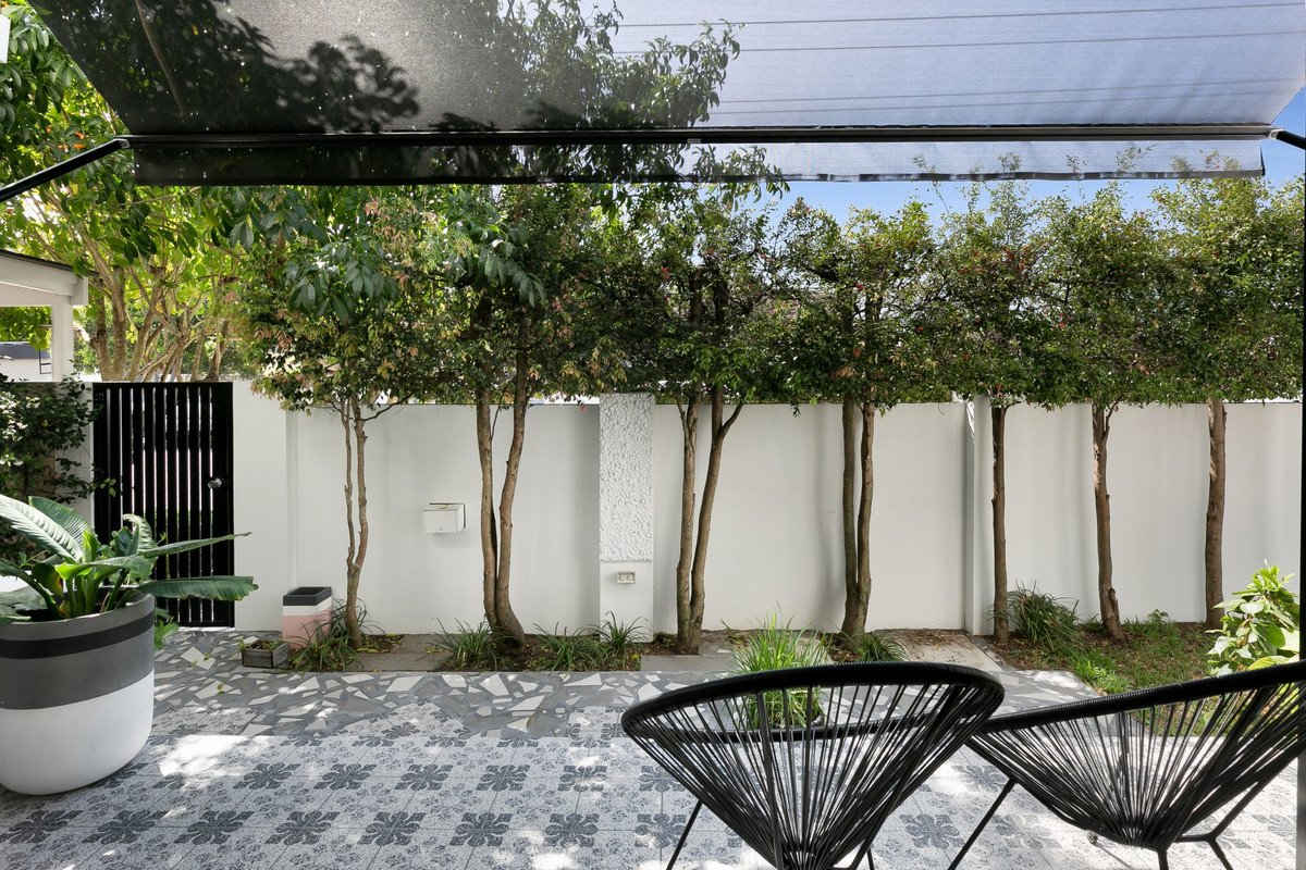 1/44 Dawn Parade Miami 25