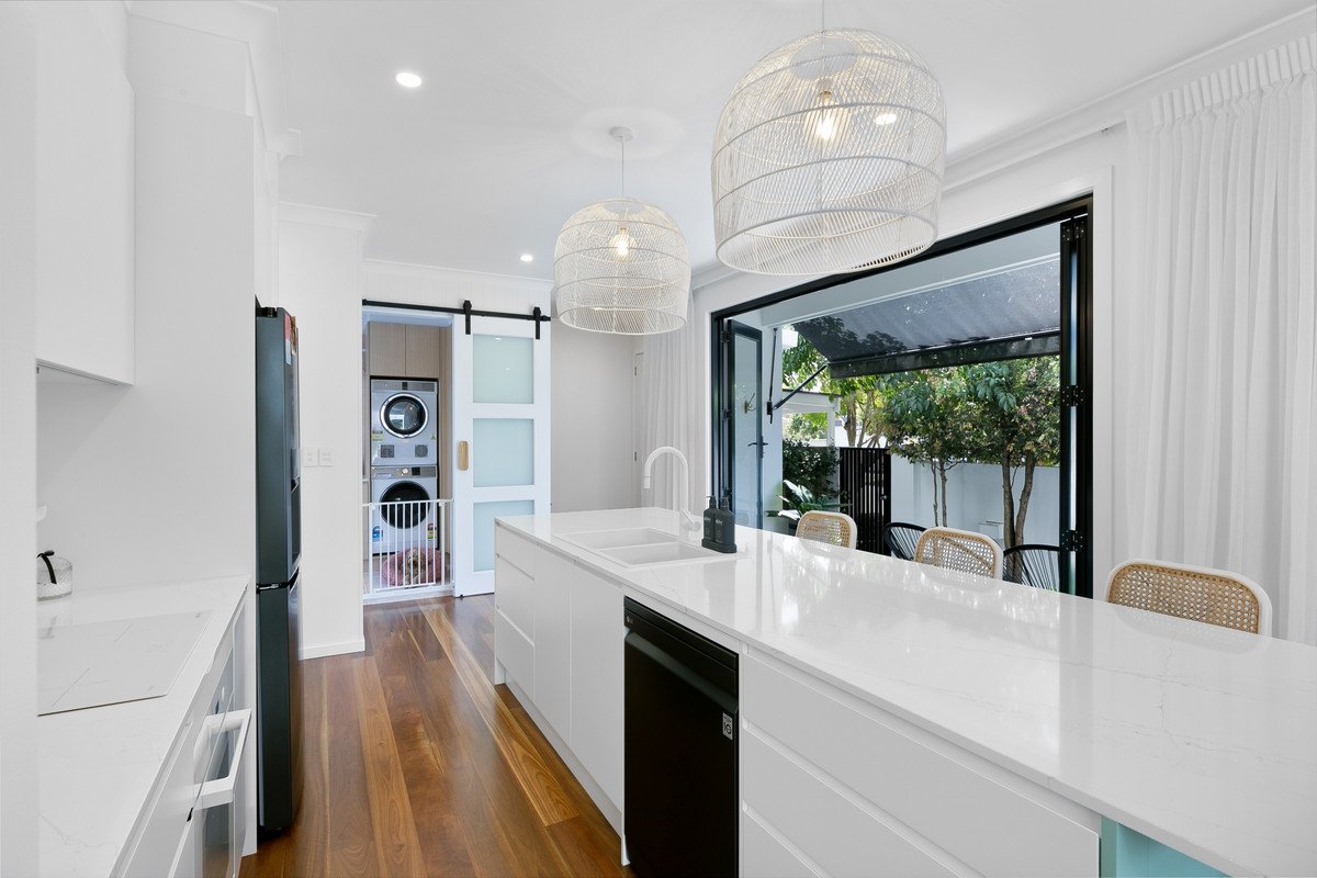 1/44 Dawn Parade Miami 7