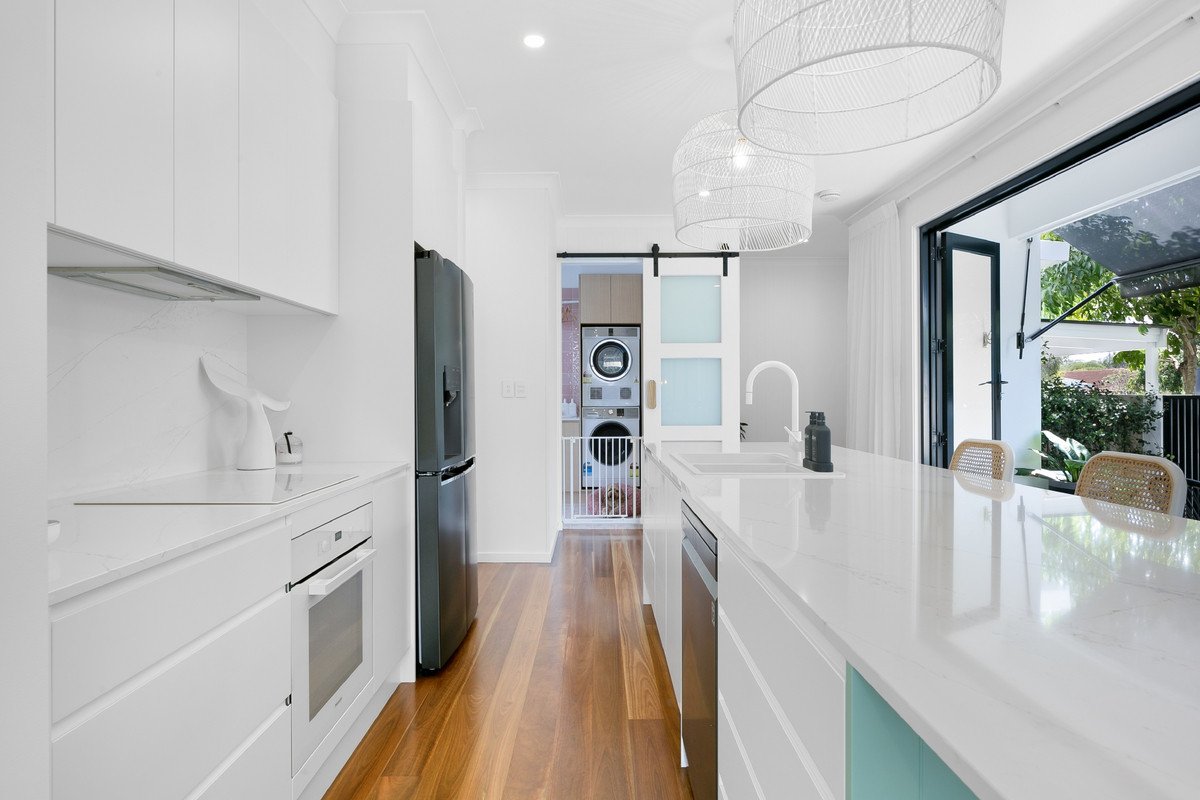 1/44 Dawn Parade Miami 8