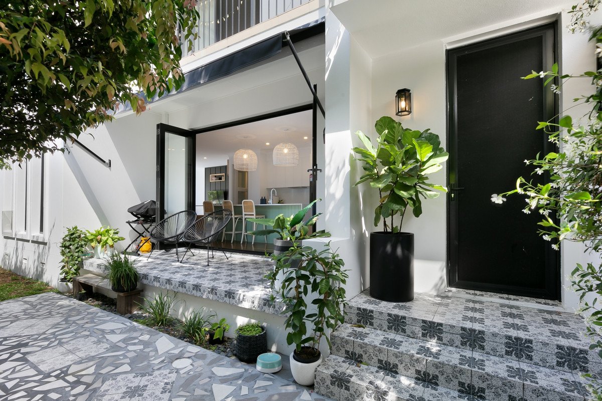 1/44 Dawn Parade Miami 23