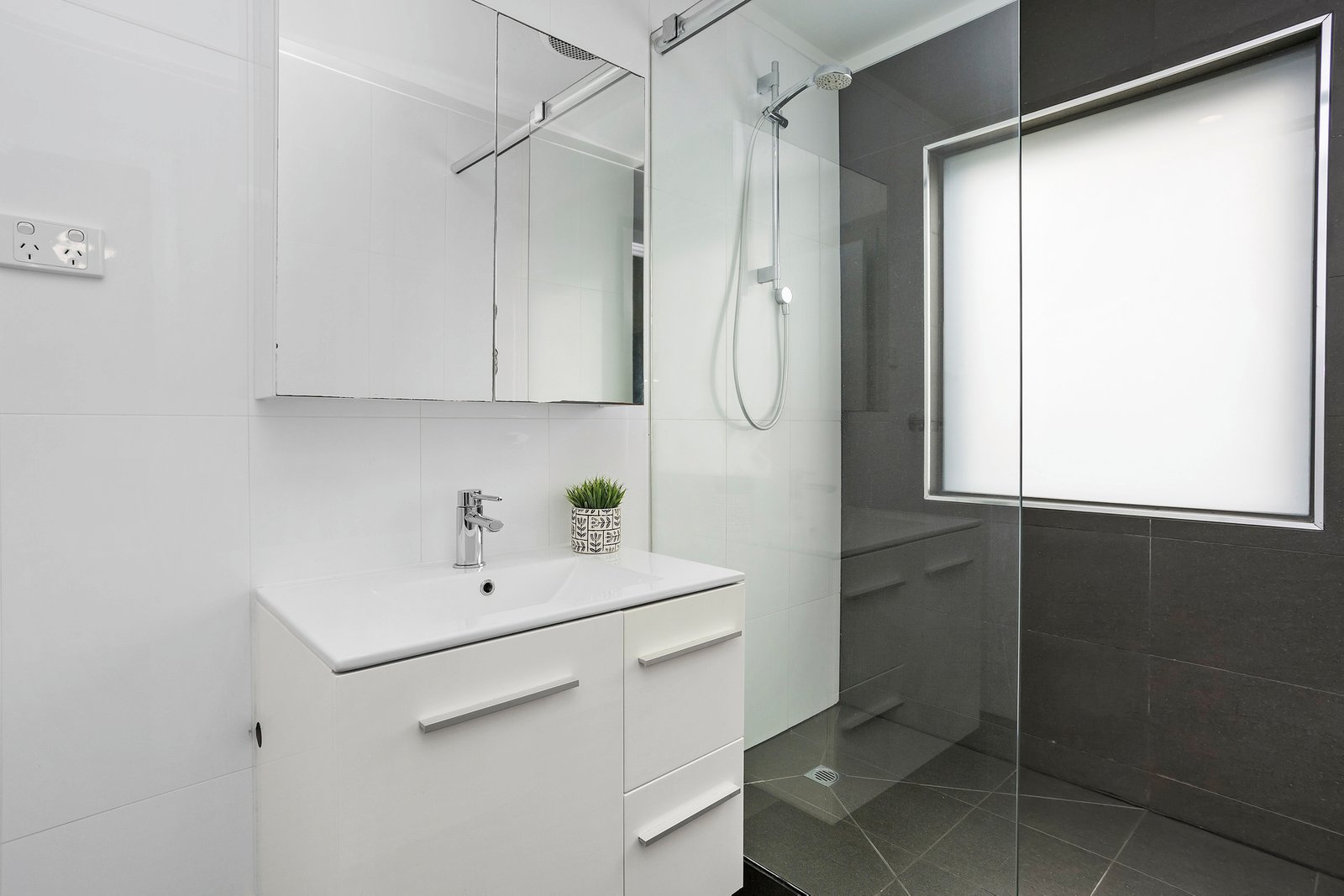 Real Estate and Property in 14/41 Nepean Highway, Elsternwick, VIC