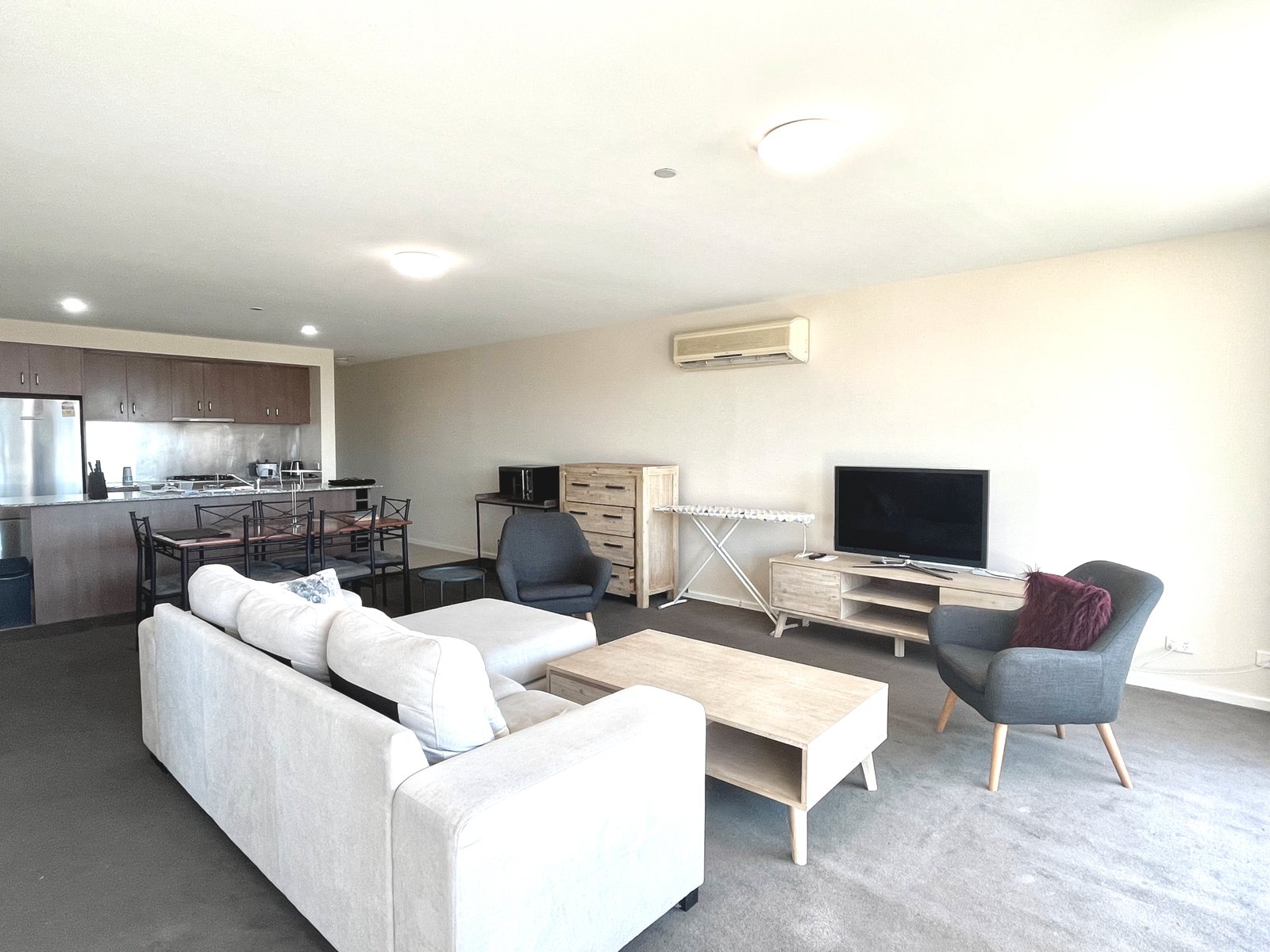 Gallery: 14/42A Byron Street