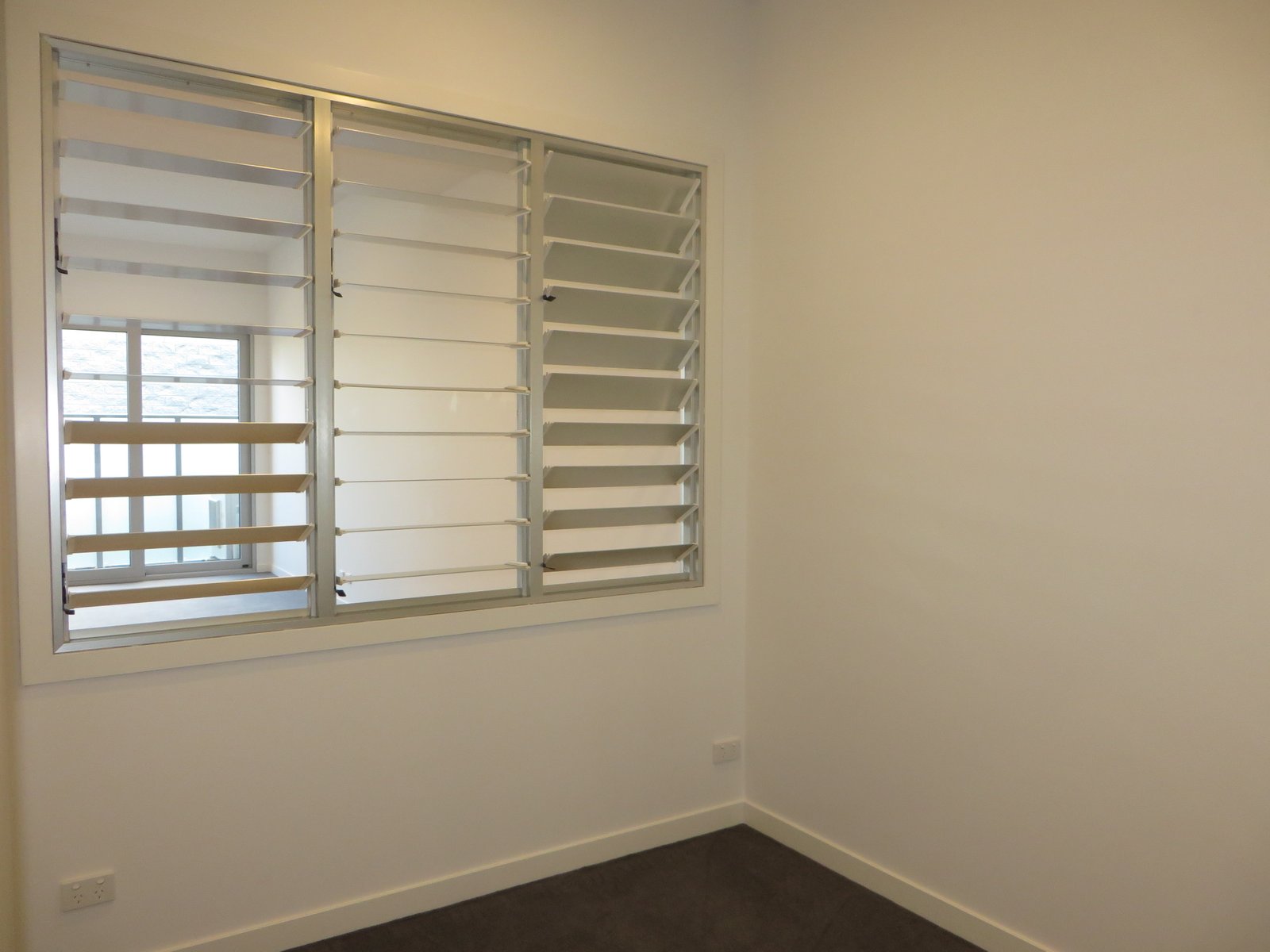 Gallery: 14/472 Beach Road