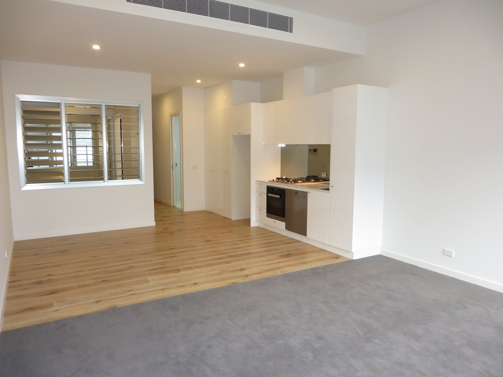 Gallery: 14/472 Beach Road