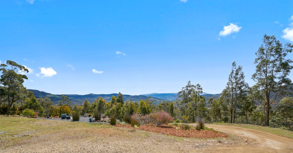 145 Jefferys Track LACHLAN 7
