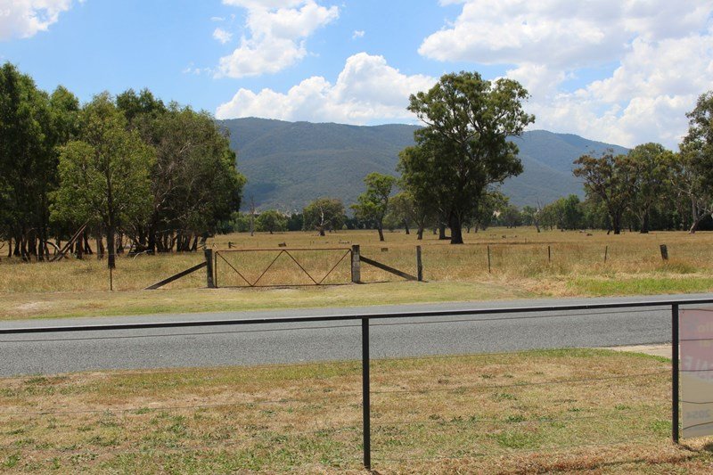 145 Strzelecki Way CORRYONG 9