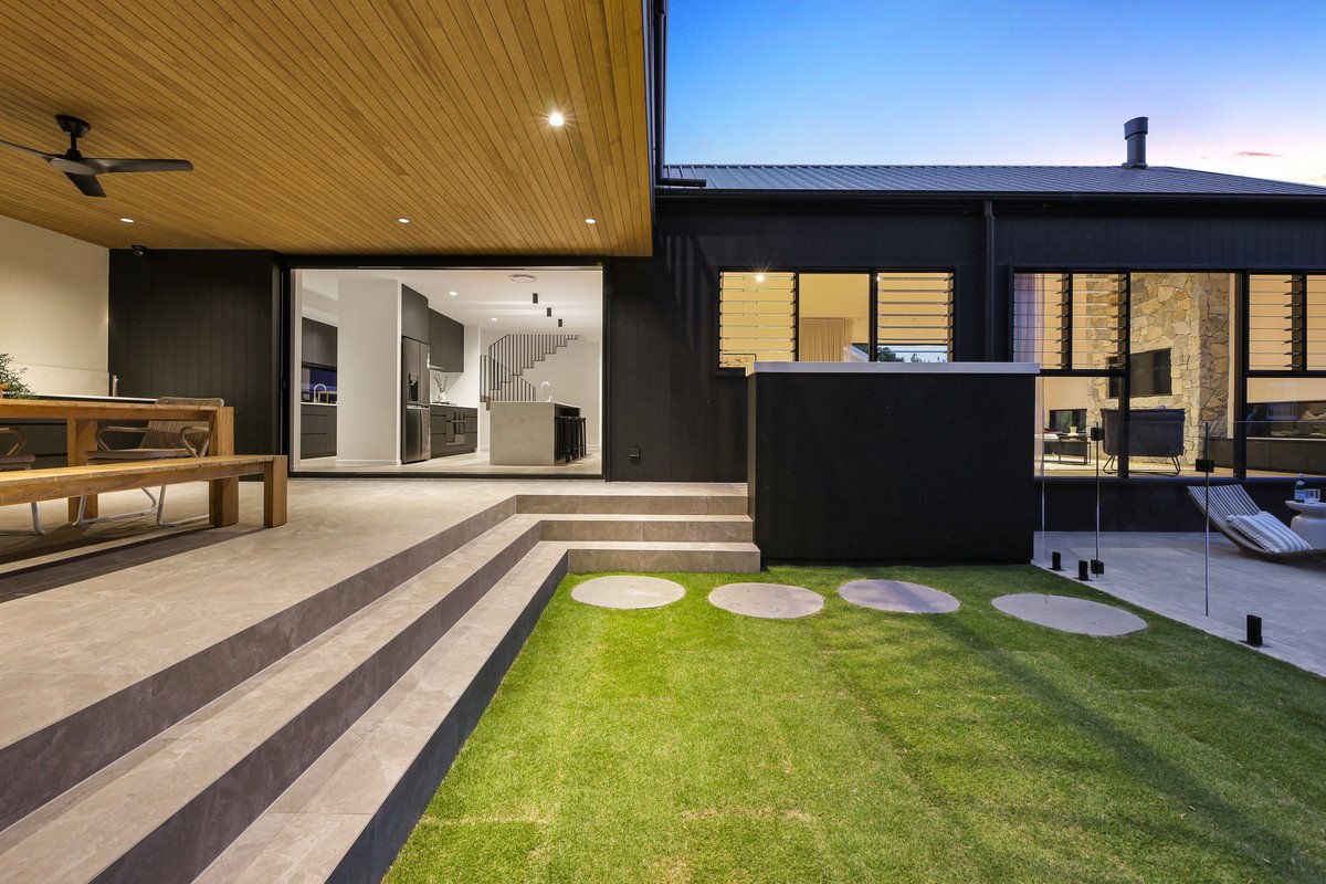 146 Acanthus Avenue BURLEIGH WATERS 31