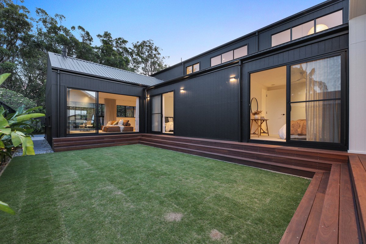 146 Acanthus Avenue BURLEIGH WATERS 33