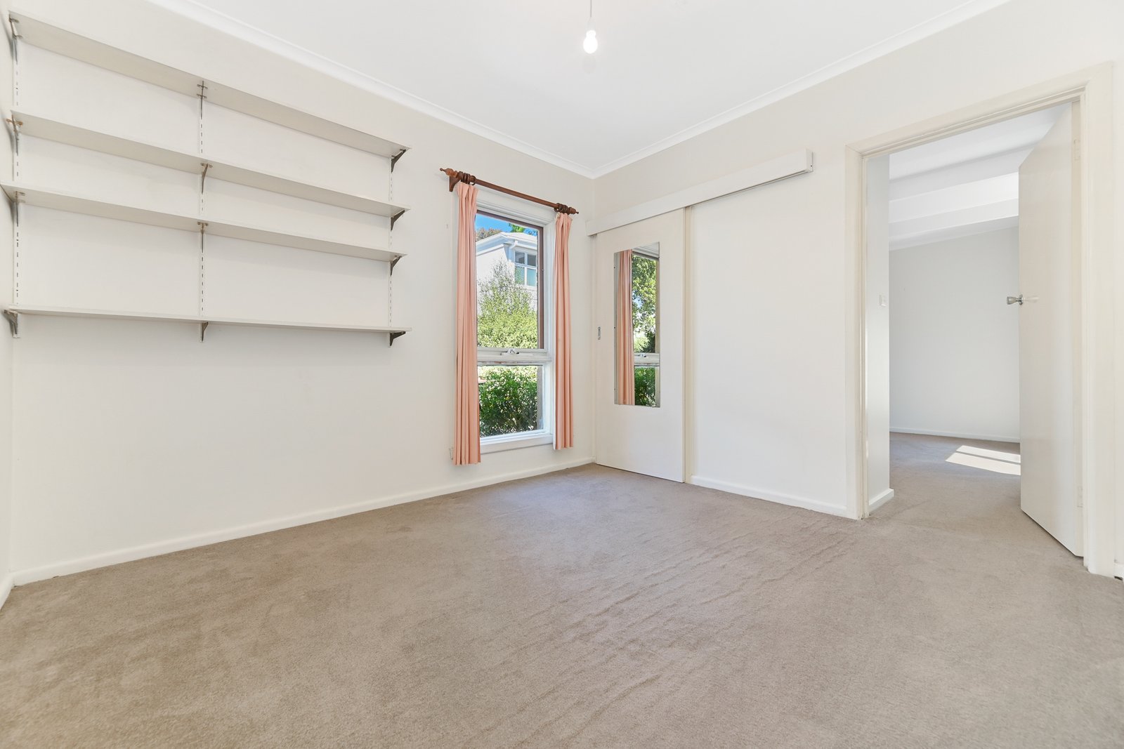 Gallery: 1/46 Illuka Crescent