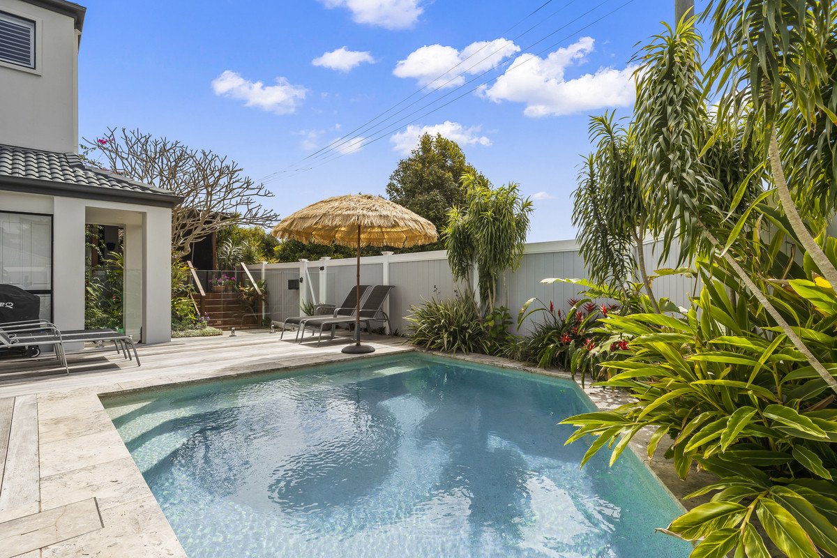 1/46 Sunshine Parade Miami 1