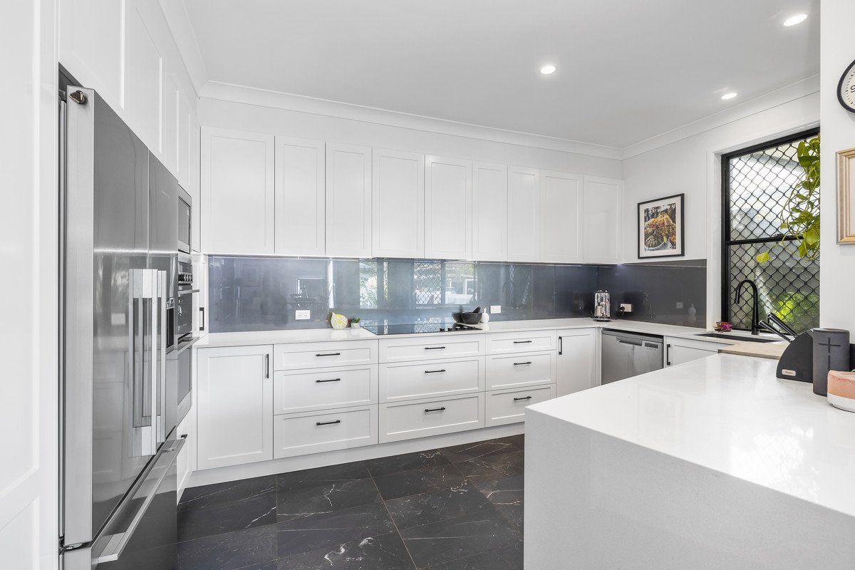 1/46 Sunshine Parade Miami 2