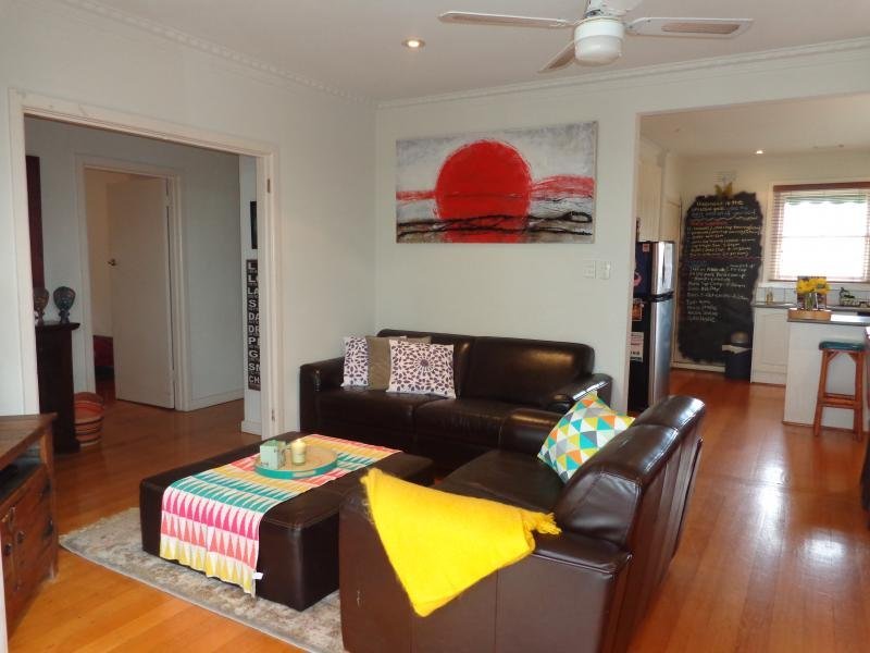 Gallery: 1/46 Tennyson Street
