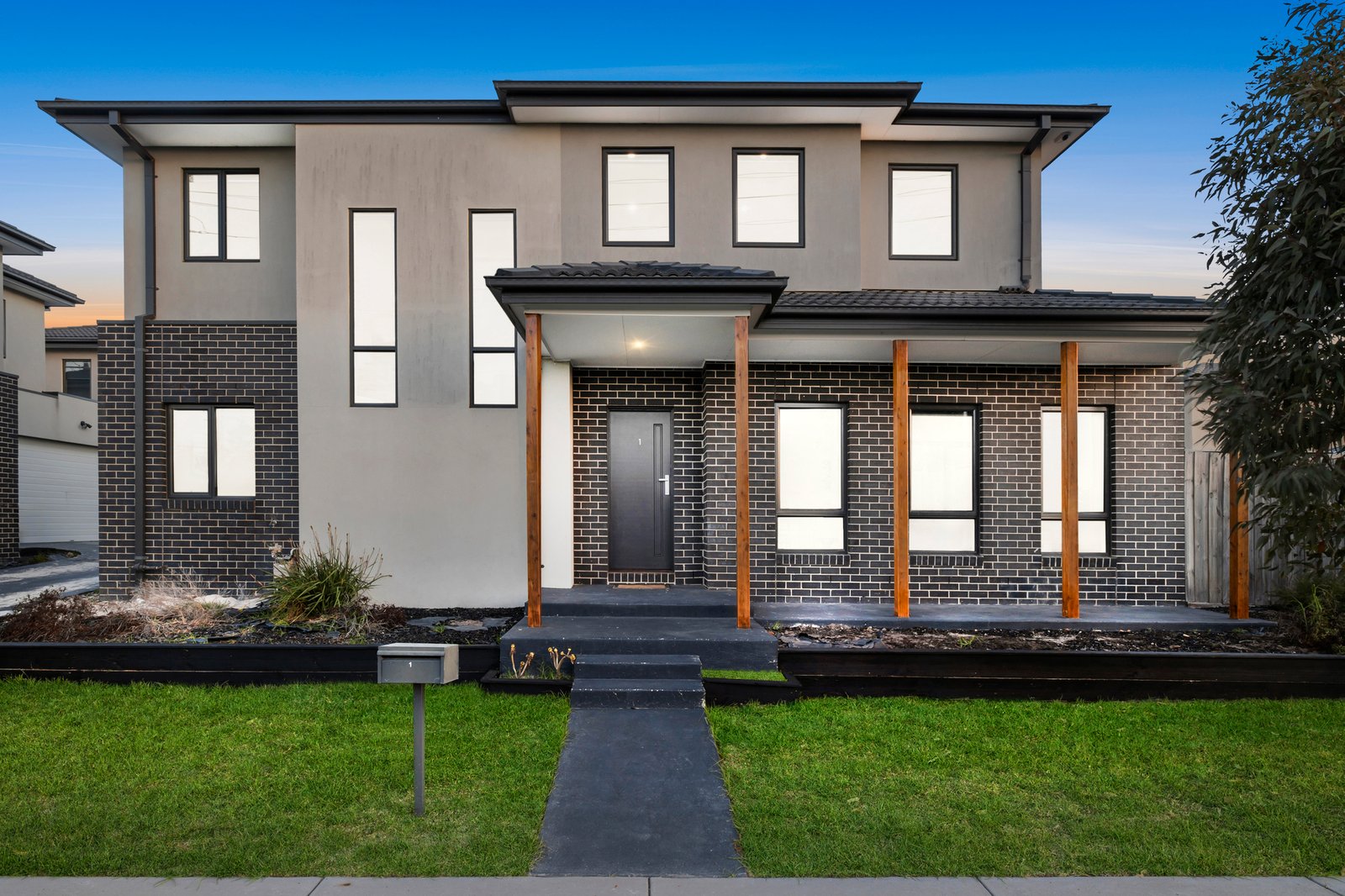Gallery: 1/46 Tully Road