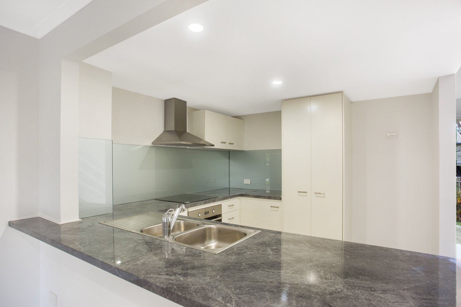 14/63 Olsen Avenue LABRADOR 5