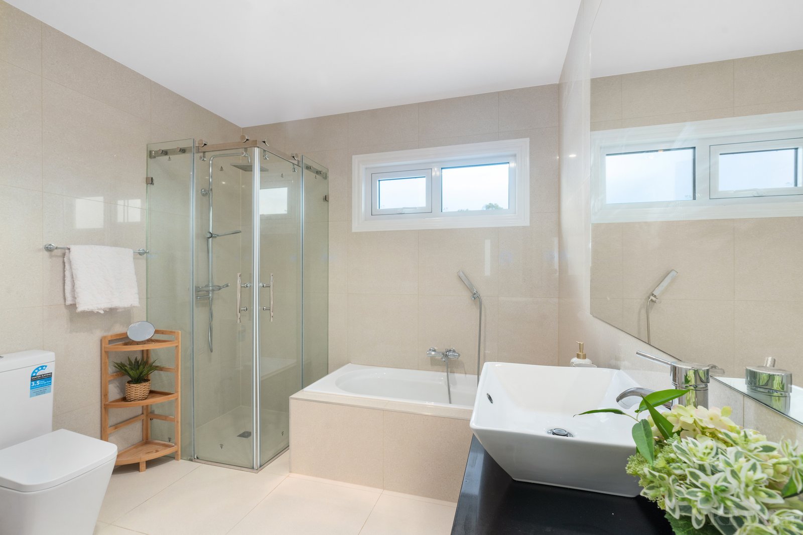 Real Estate and Property in 1/47 Bowen Road, Doncaster East, VIC