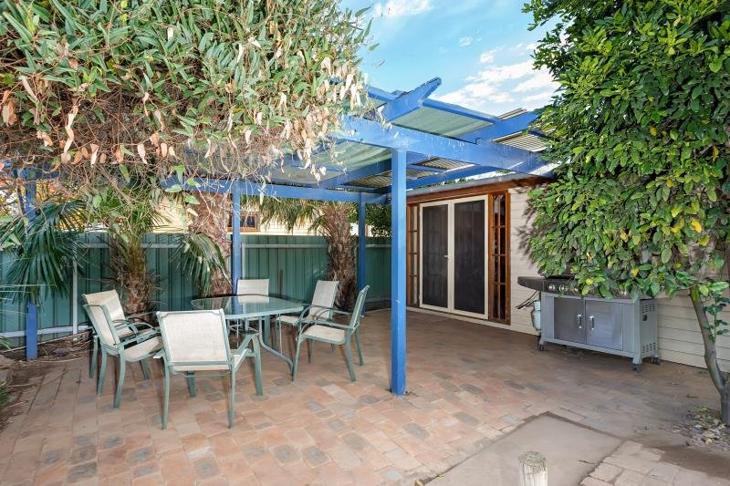 147 Docker Street WAGGA WAGGA 8