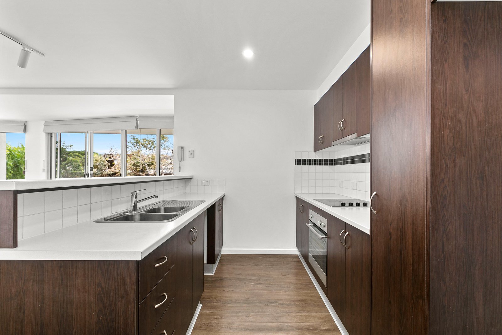 Gallery: 14/75 Droop Street