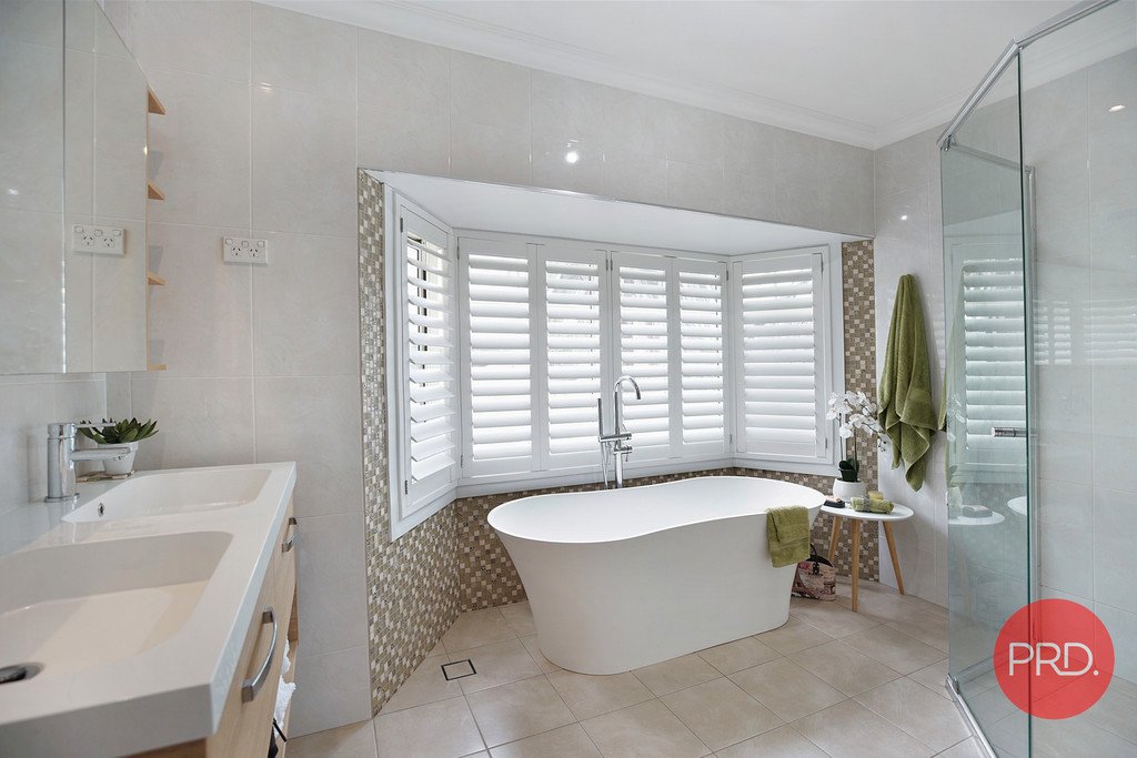 148 River Road LEONAY 12