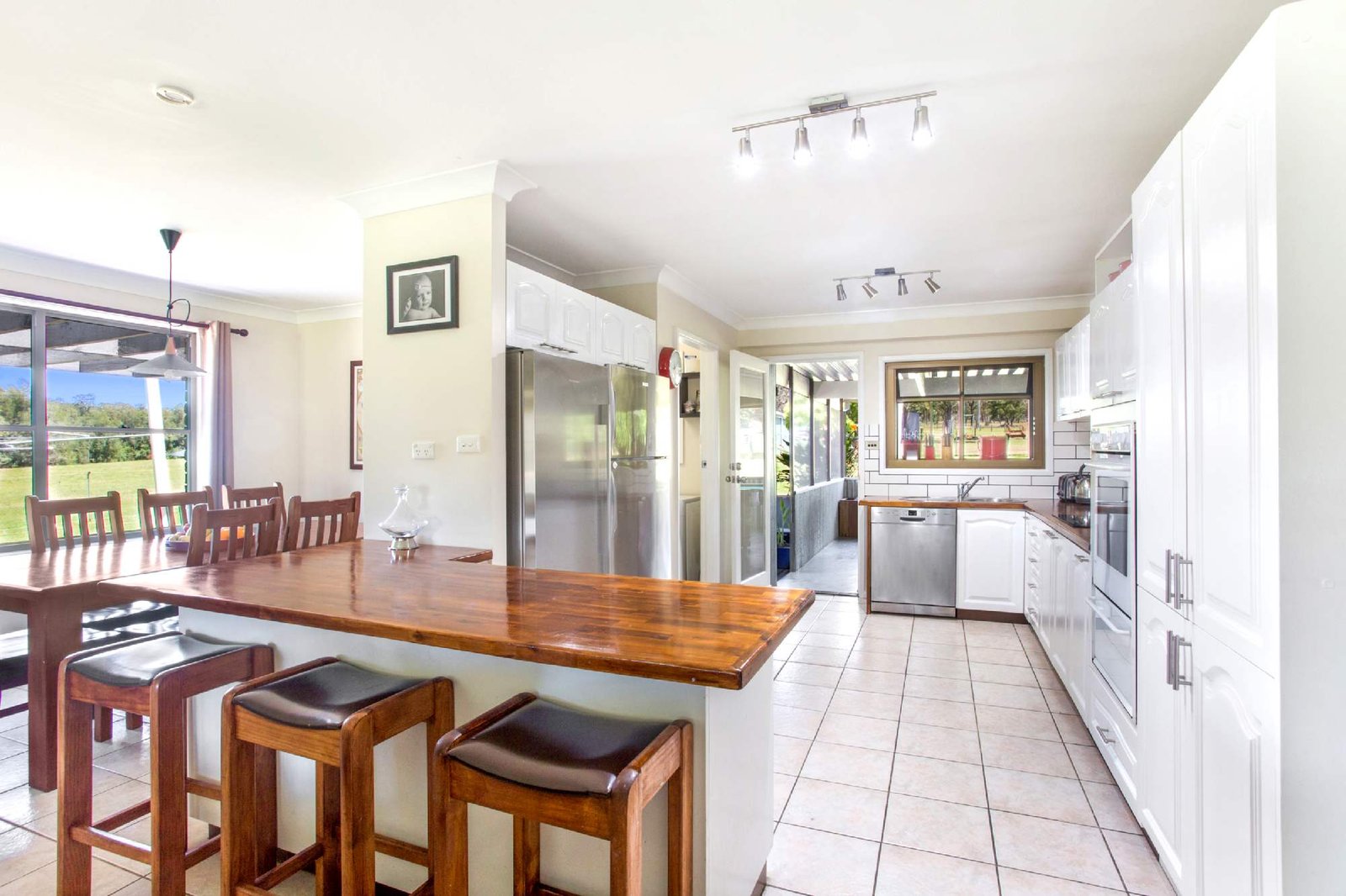 148 ROUGHIT Lane ROUGHIT 4