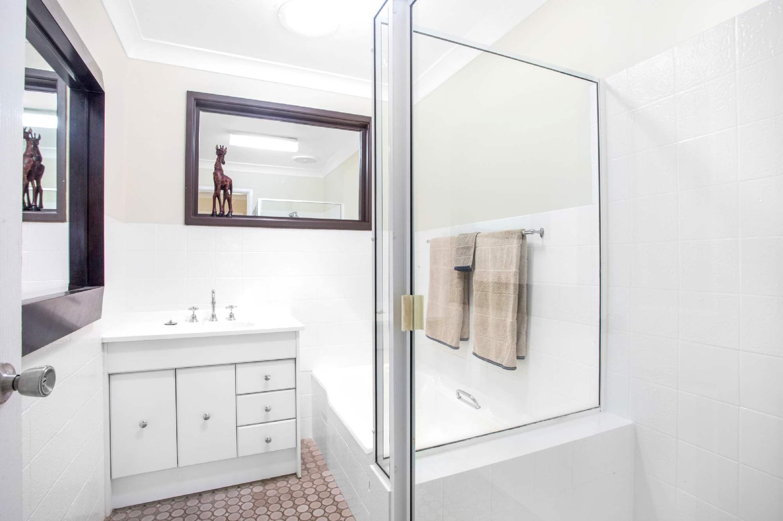 148 ROUGHIT Lane ROUGHIT 11