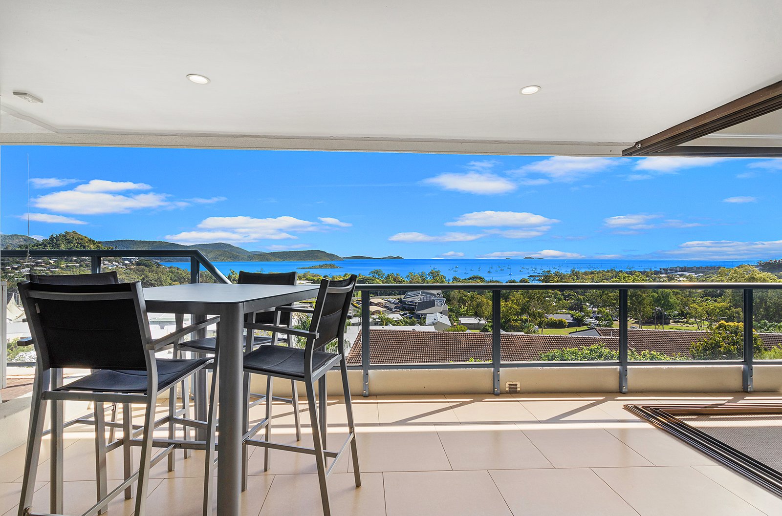148/6 Eshelby Drive CANNONVALE 3