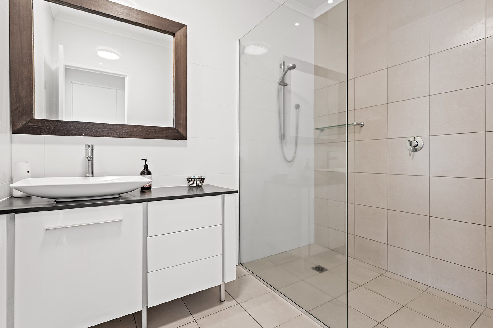 148/6 Eshelby Drive CANNONVALE 12