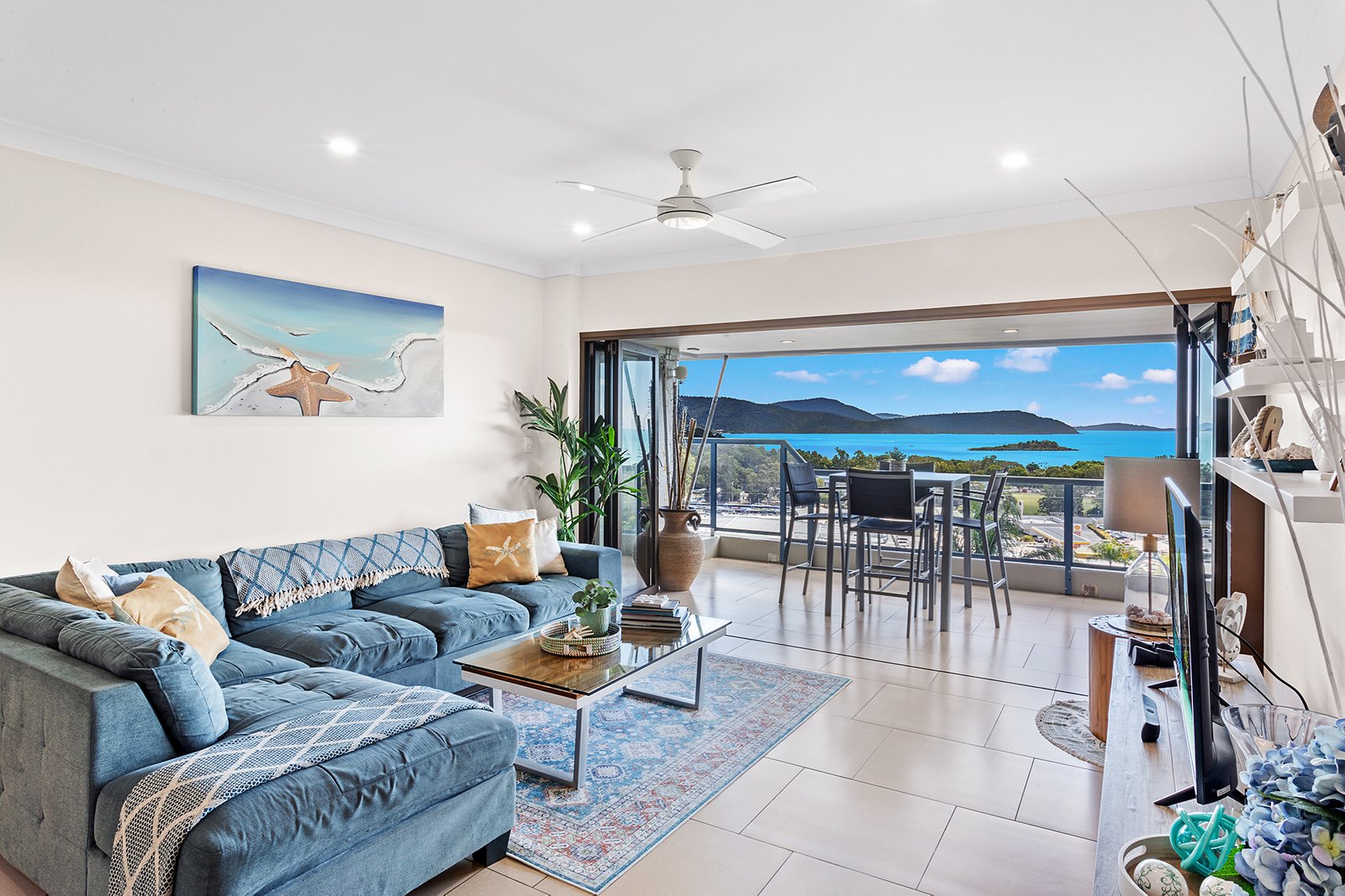 148/6 Eshelby Drive CANNONVALE 1