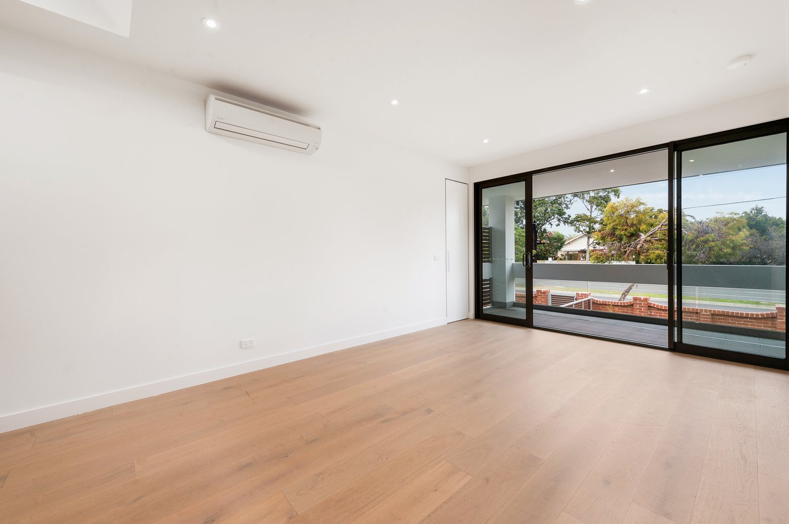 Gallery: 1/48B Montclair Avenue