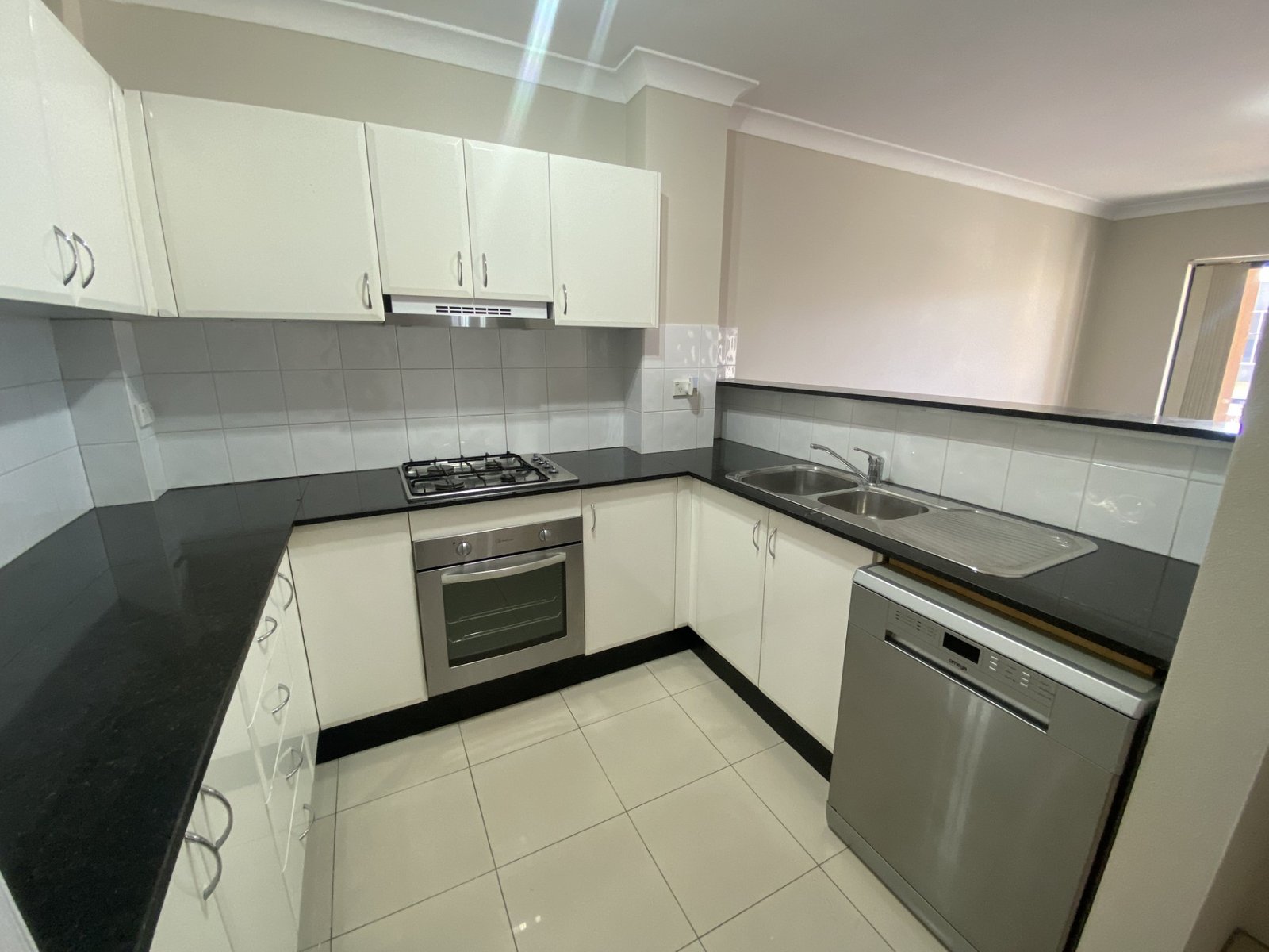 1/49 Bathurst Street LIVERPOOL 4