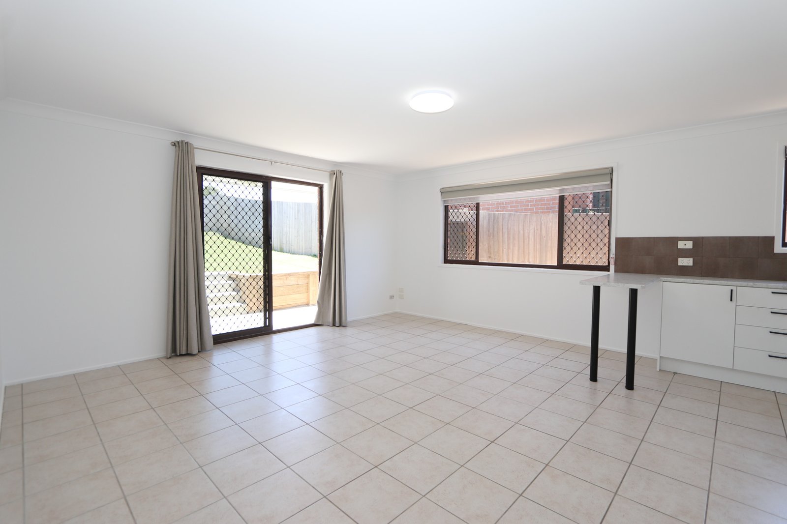 1/49 Kumbari Avenue SOUTHPORT 4