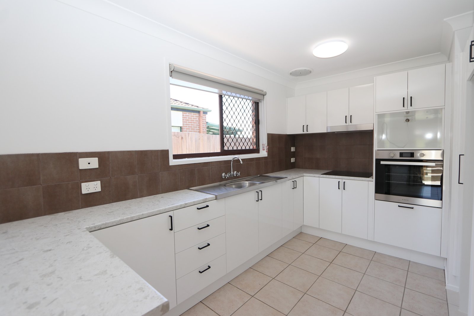 1/49 Kumbari Avenue SOUTHPORT 6