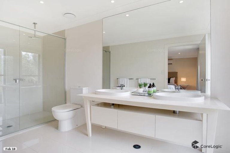 149 North Hill Drive ROBINA 5