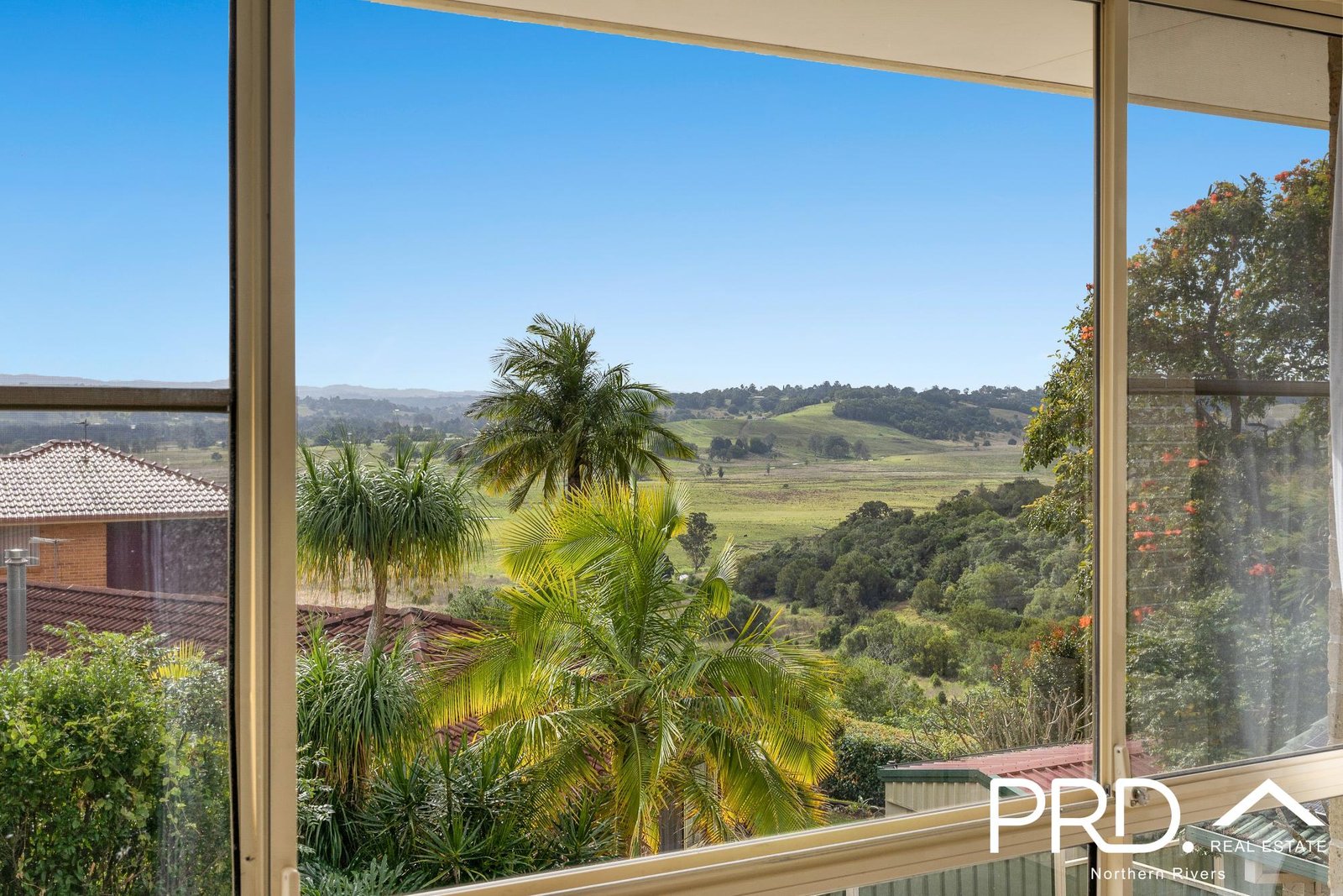 1/49 Trinity Drive GOONELLABAH 2