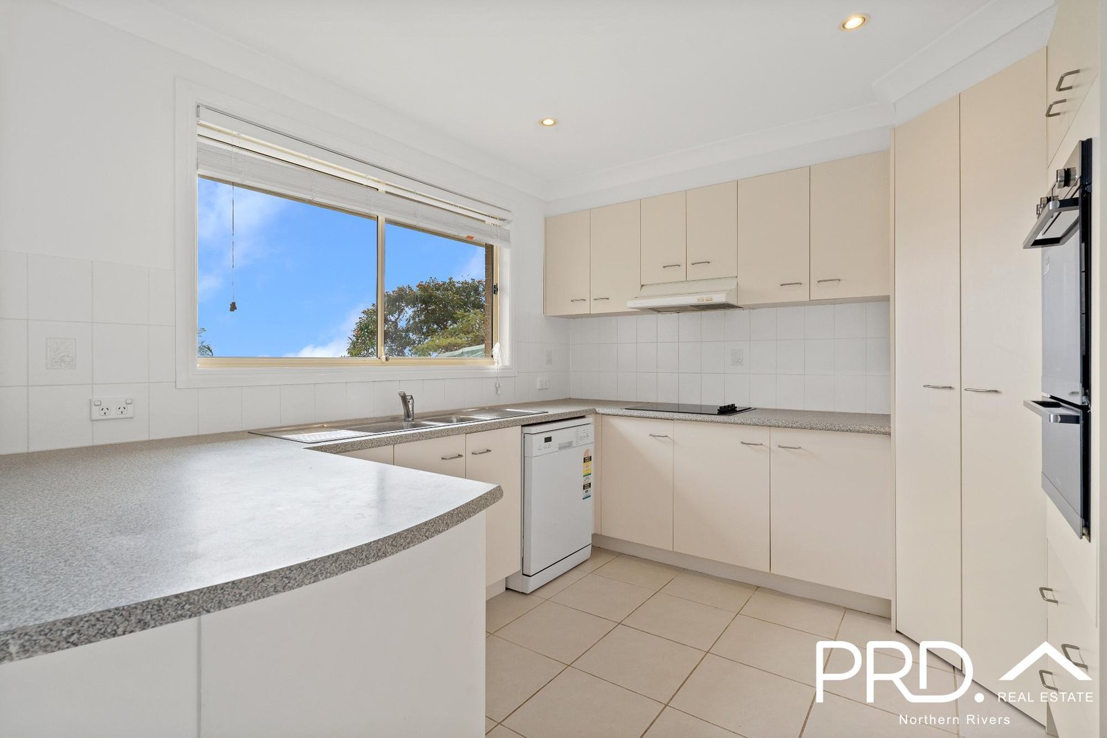 1/49 Trinity Drive GOONELLABAH 6