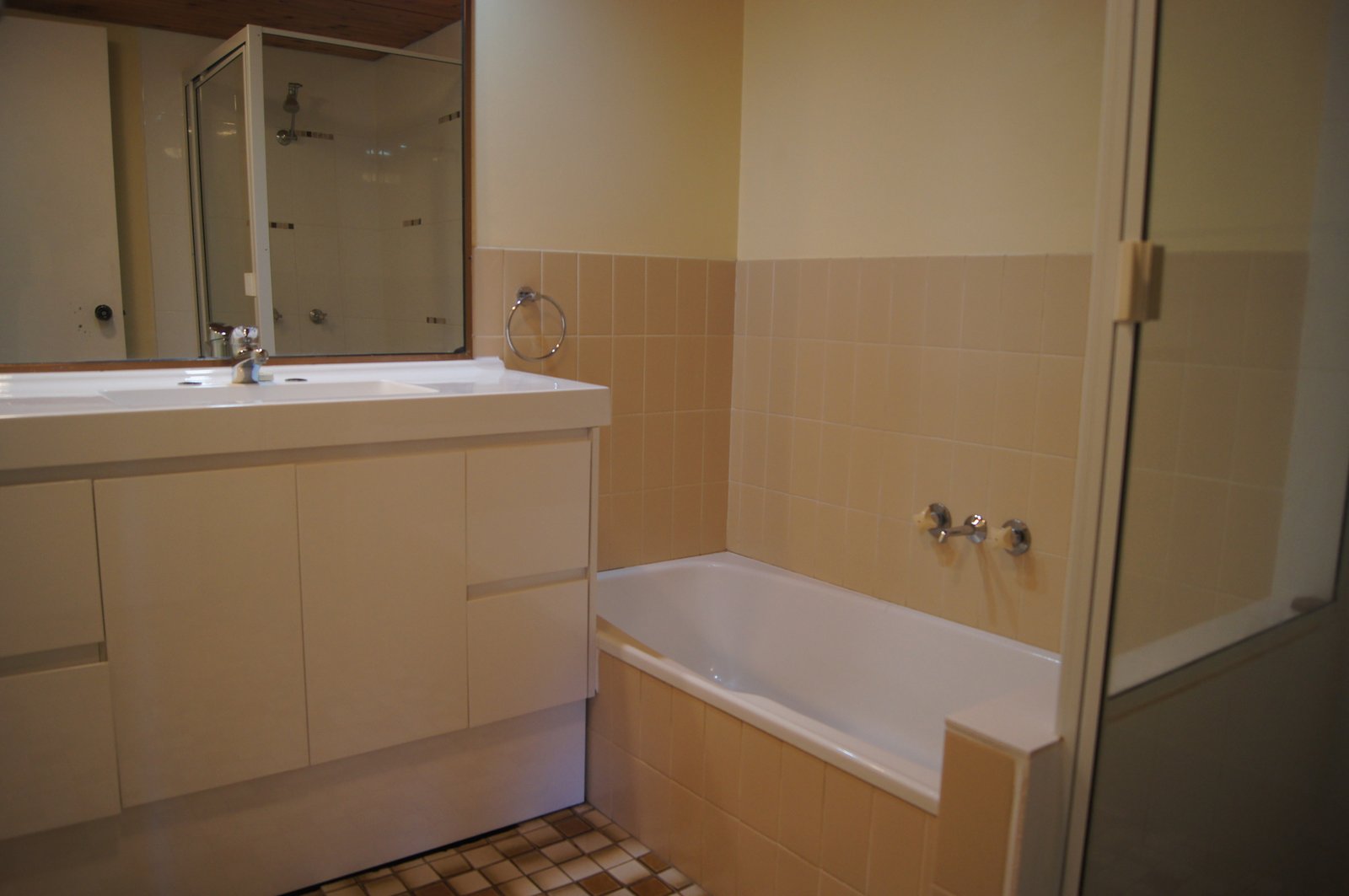 149/6 Eshelby Drive 'Harbour Apartments'  CANNONVALE 4