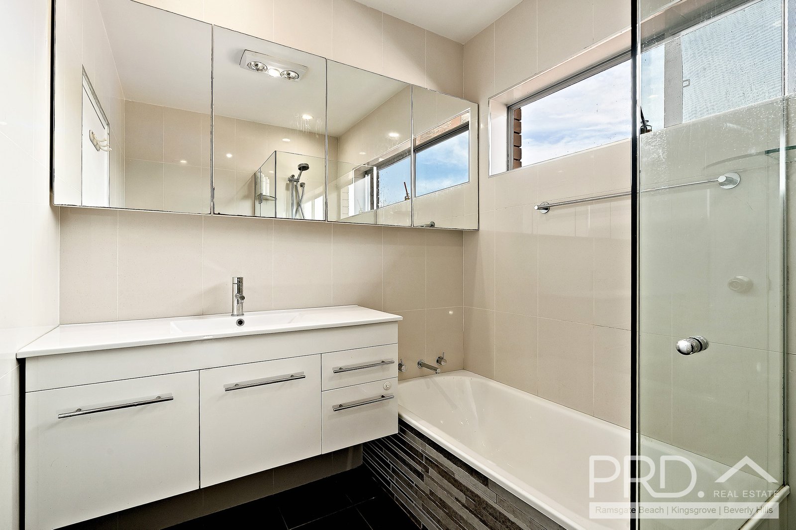 14/98-100 Chuter Avenue RAMSGATE BEACH 6