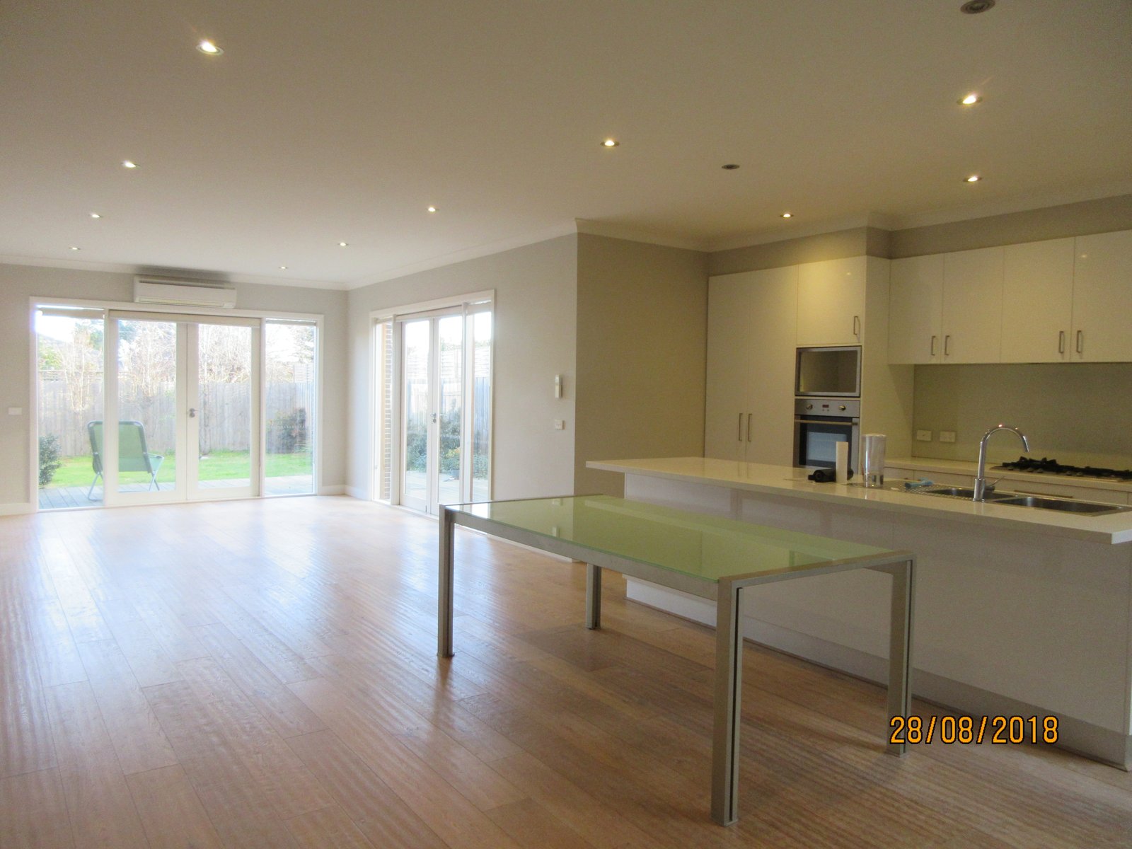 Gallery: 14a Hinkler Avenue