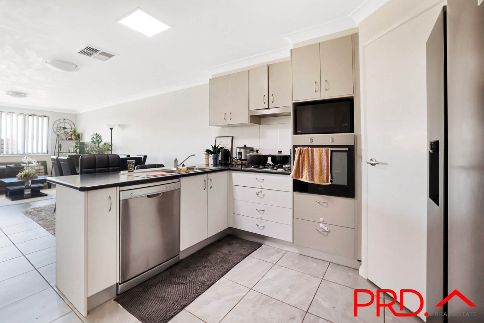 14a Mawson Close TAMWORTH 9