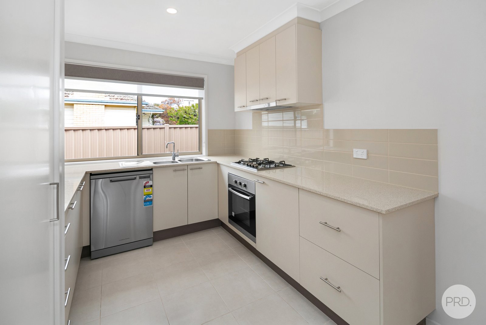 14a Oak Street WENDOUREE 4