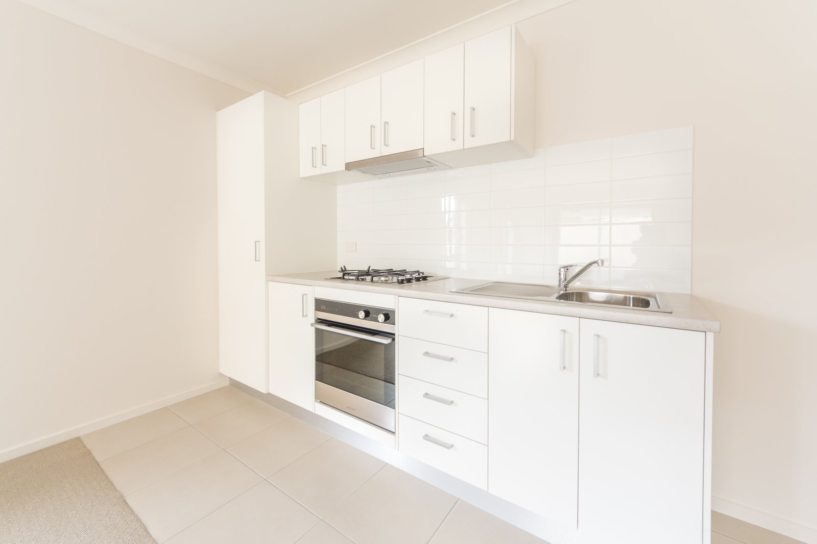 14B Royce Crescent LAVINGTON 3