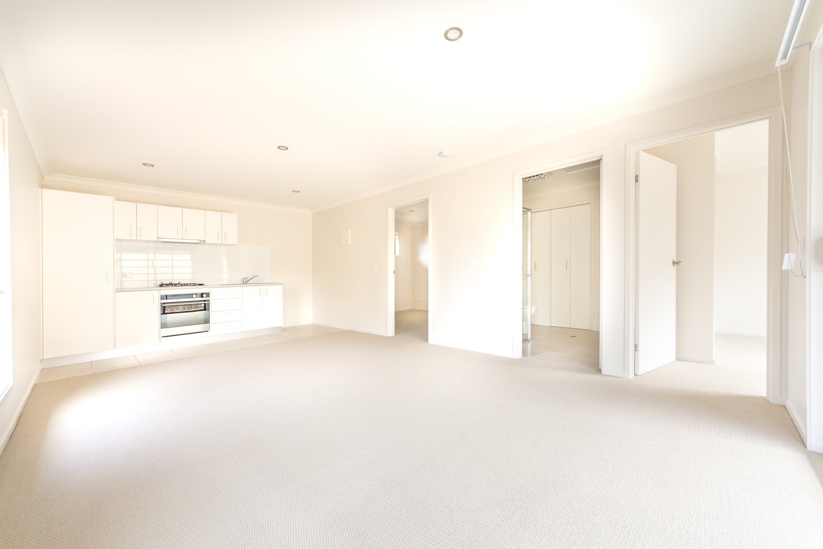 14B Royce Crescent LAVINGTON 5