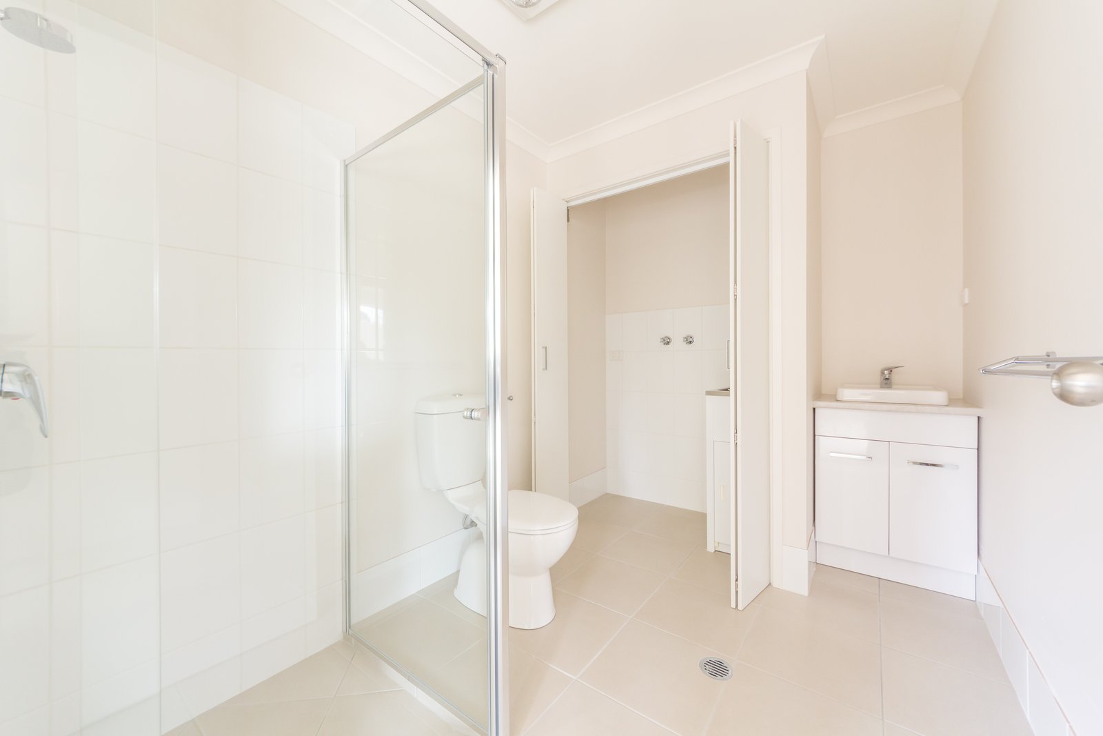 14B Royce Crescent LAVINGTON 7