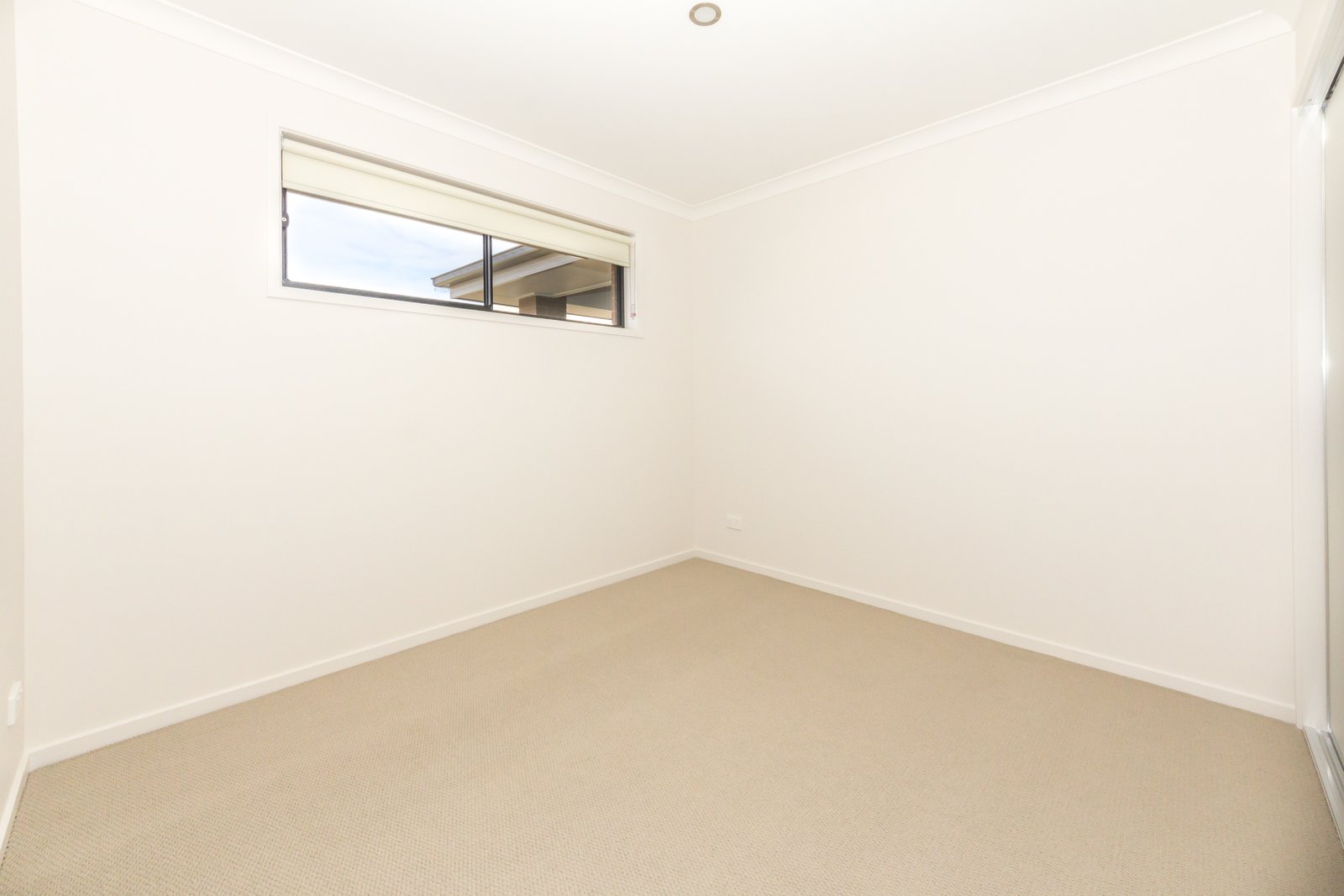 14B Royce Crescent LAVINGTON 8