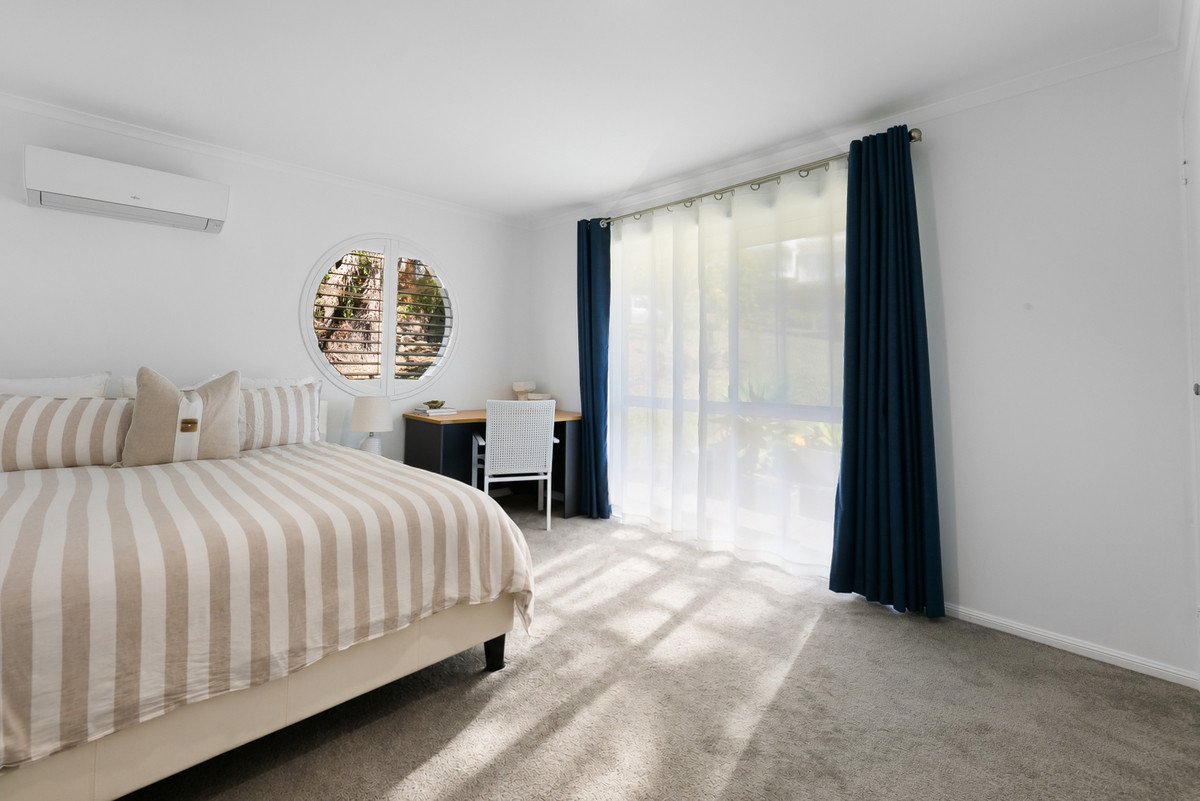 15-17 Buckingham Way Elanora 18